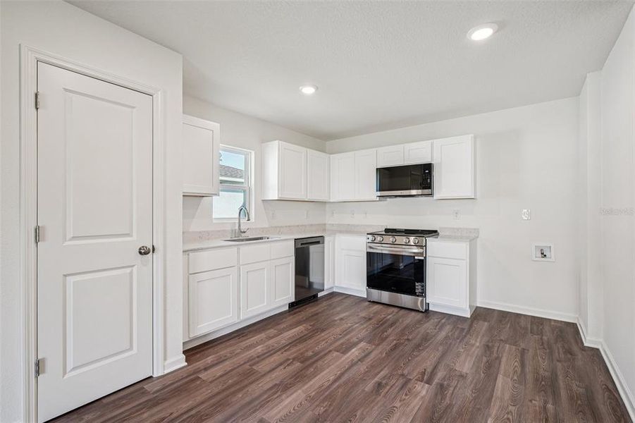 Furnished interior view inside a new home in Marion Oaks, Ocala (Image 9).