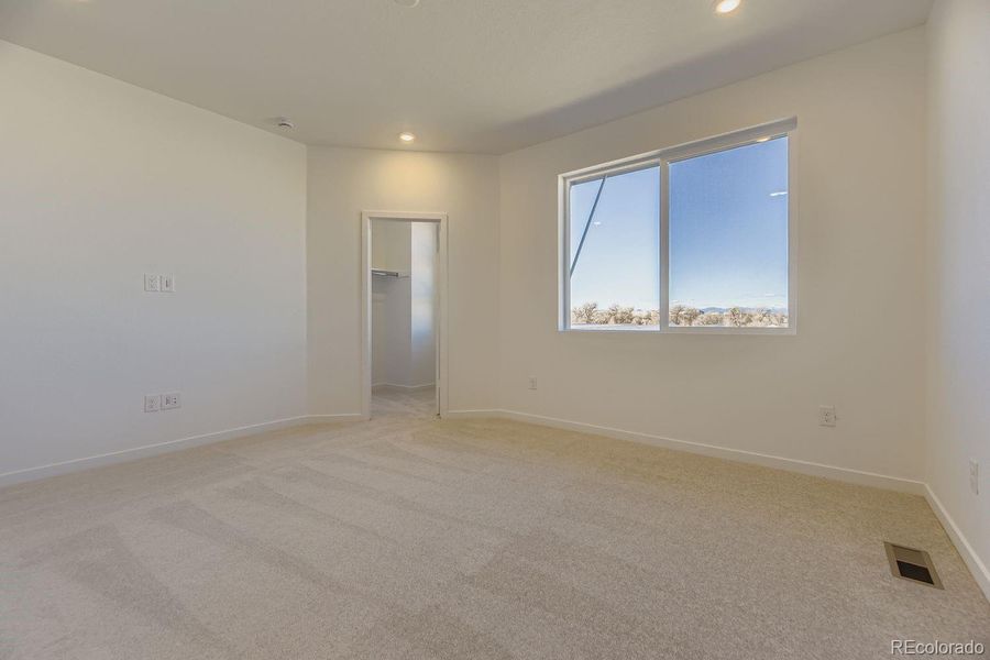 Spacious, unfurnished interior of a new home in , Centennial (Image 12).