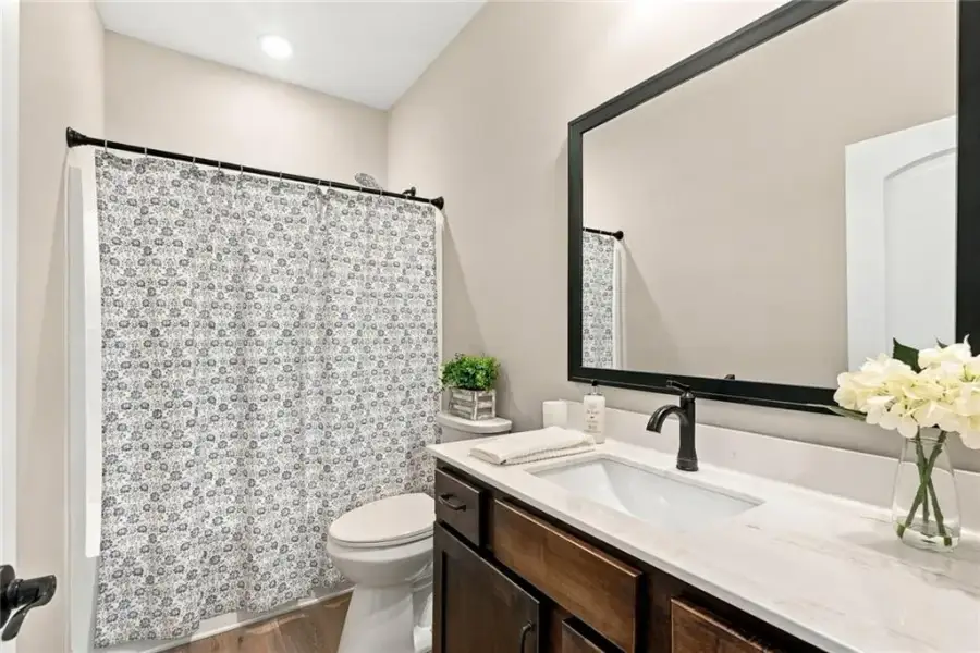 Furnished interior view inside a new home in , Temple (Image 9).