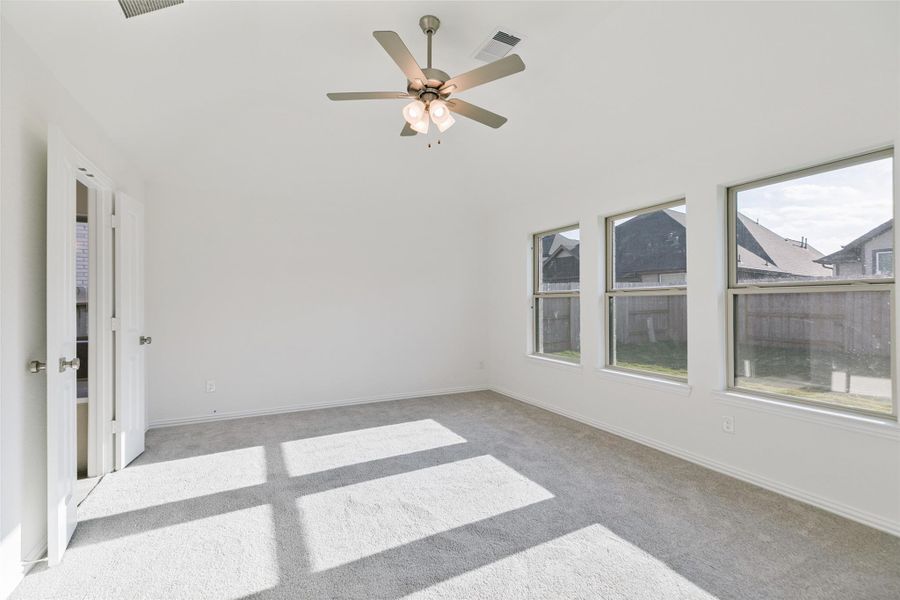 Spacious, unfurnished interior of a new home in Brookewater, Rosenberg (Image 25).