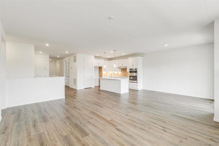 Spacious, unfurnished interior of a new home in Terrain Oak Valley, Castle Rock (Image 28).