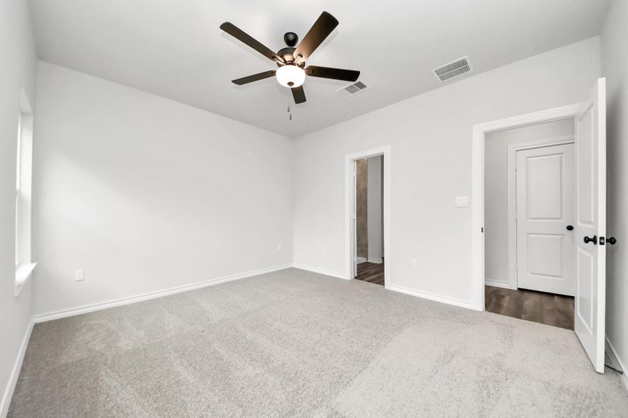 Spacious, unfurnished interior of a new home in The Enclave at Spring Branch, Montgomery (Image 30).