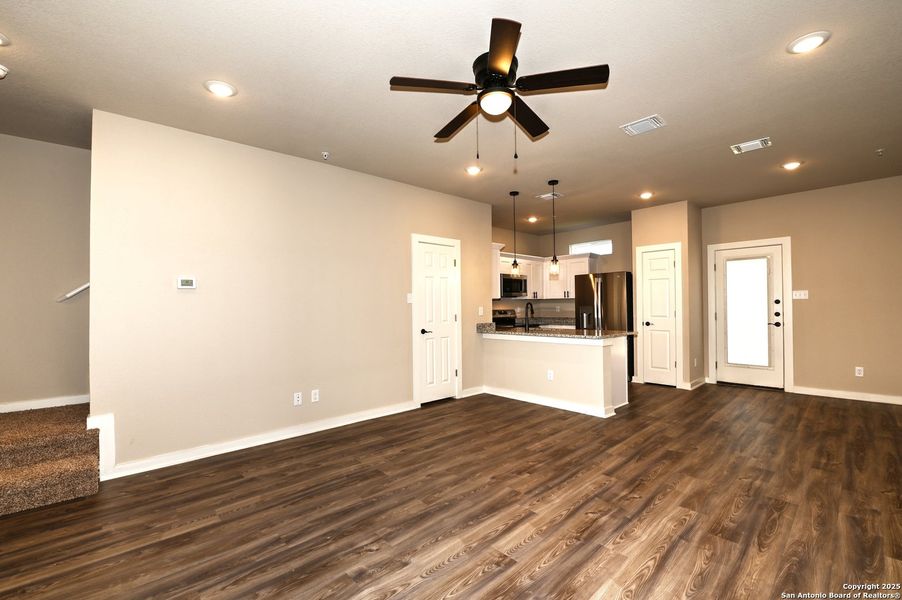 Spacious, unfurnished interior of a new home in , San Antonio (Image 34).