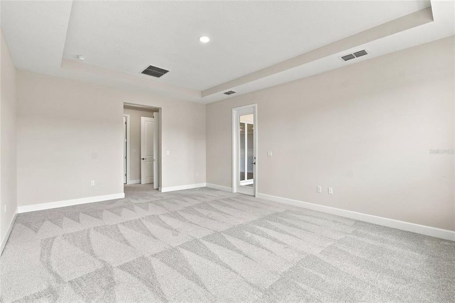 Spacious, unfurnished interior of a new home in Willow Run, Apopka (Image 27).