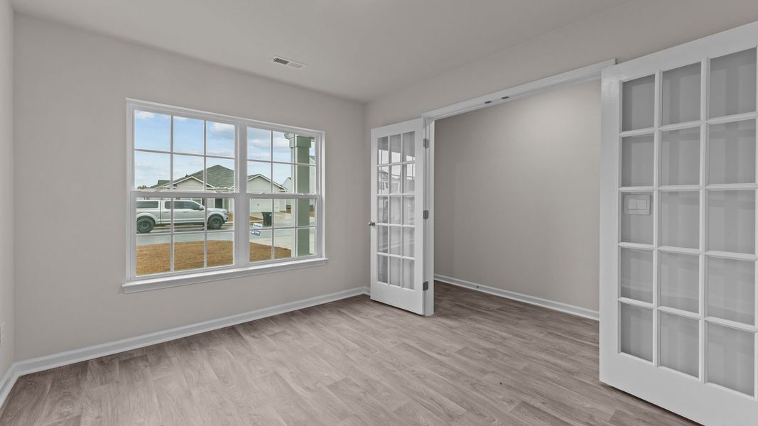 Spacious, unfurnished interior of a new home in Madeline Farm, New Bern (Image 12).