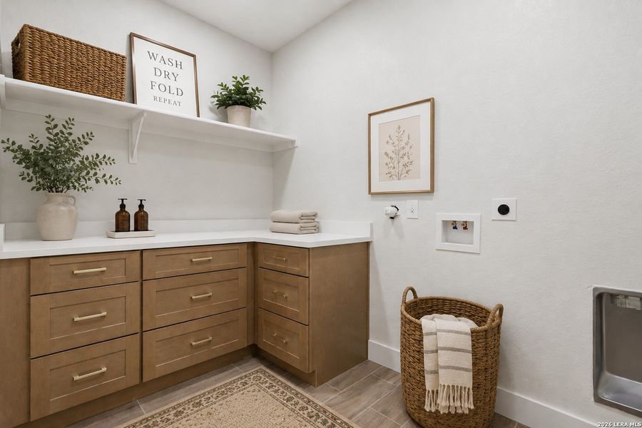 Furnished interior view inside a new home in , Bandera (Image 13).