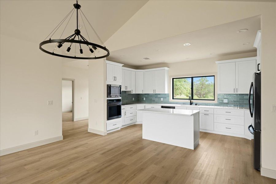 Spacious, unfurnished interior of a new home in , Horseshoe Bay (Image 15).