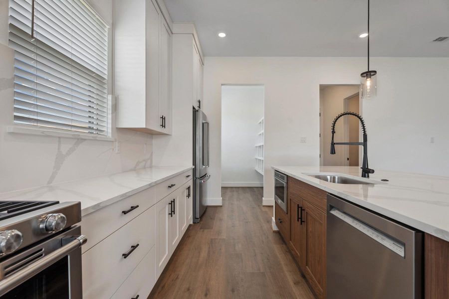 Furnished interior view inside a new home in Hallimore Ranch, Rosenberg (Image 11).