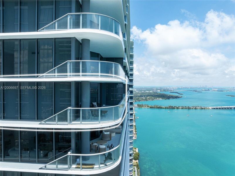 Condo located in Miami, FL showcasing its design and architecture (Image 3).