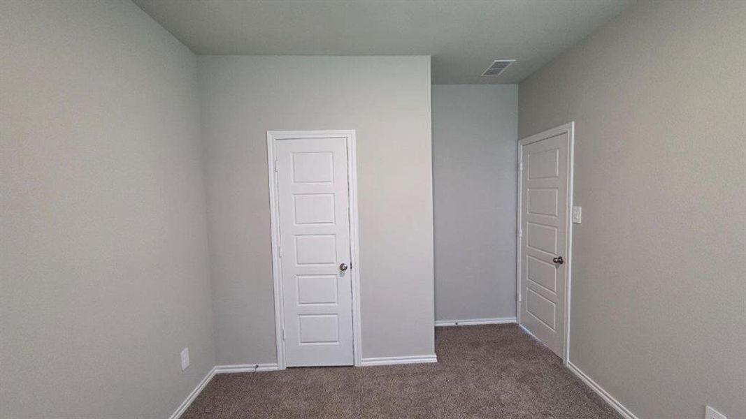 Spacious, unfurnished interior of a new home in Trails of Elizabeth Creek, Fort Worth (Image 18).
