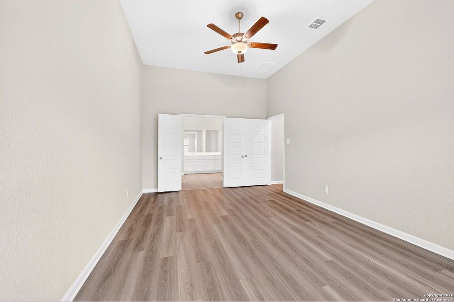 Spacious, unfurnished interior of a new home in Winding Brook, San Antonio (Image 46).