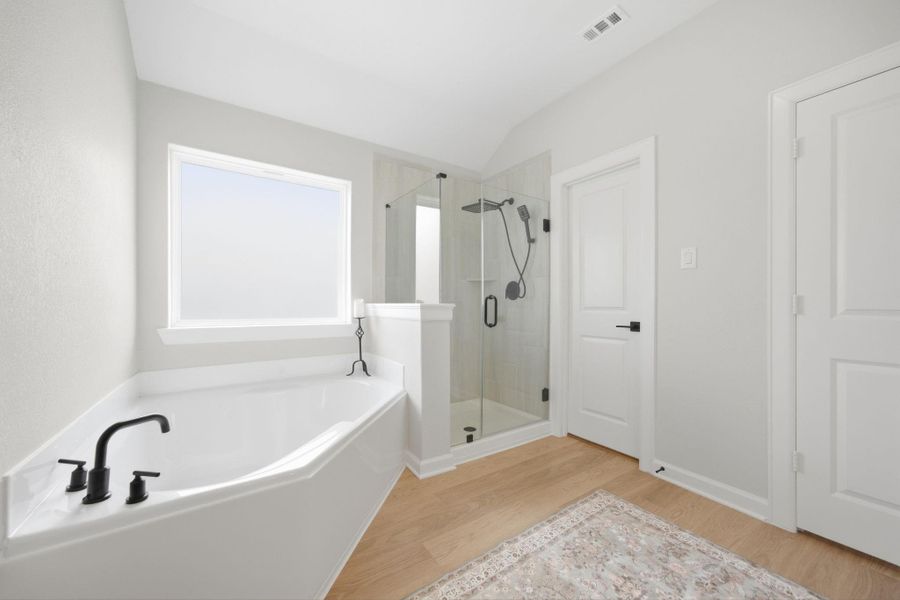 Soaking tub, separate shower, 2 walk in closets