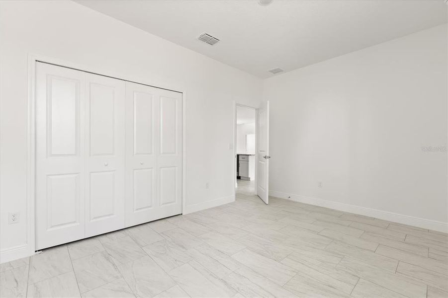 Spacious, unfurnished interior of a new home in , Citrus Springs (Image 33).