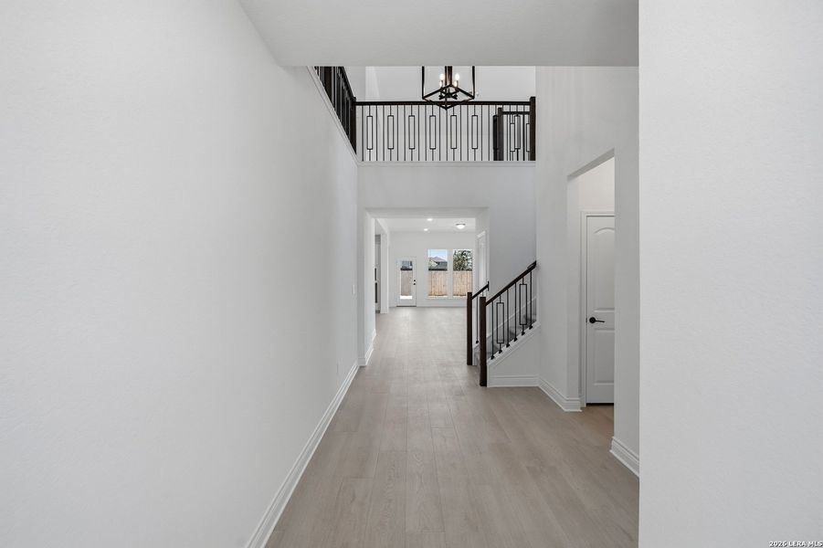 Spacious, unfurnished interior of a new home in Bison Ridge, San Antonio (Image 33).