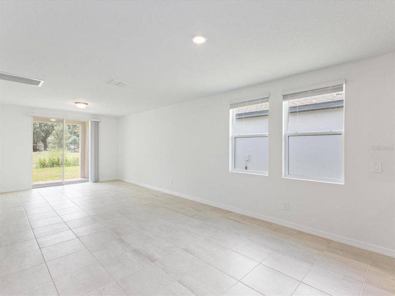 Spacious, unfurnished interior of a new home in The Meadow at Crossprairie, St. Cloud (Image 9).