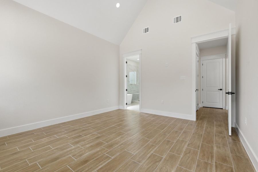 Spacious, unfurnished interior of a new home in , Dayton (Image 23).