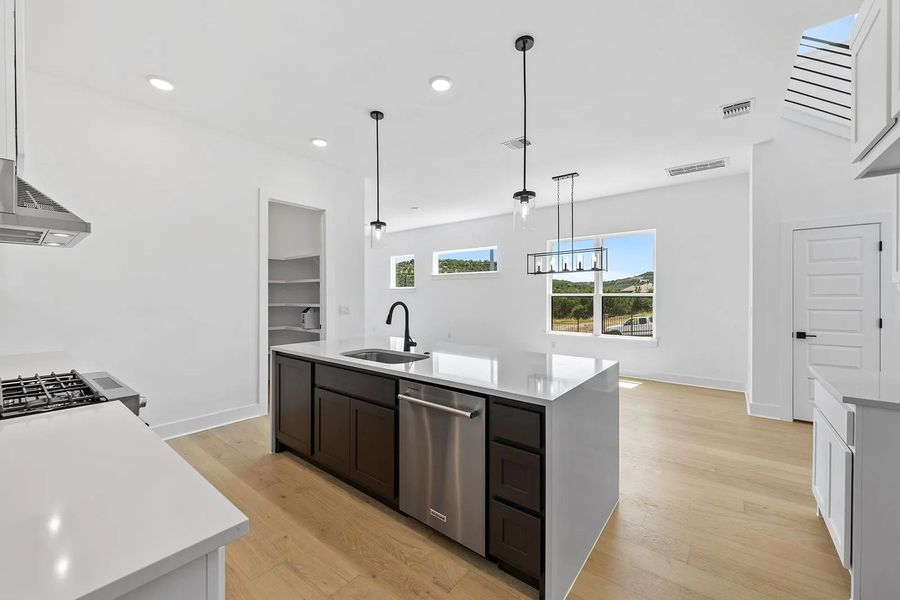 Lantana A kitchen