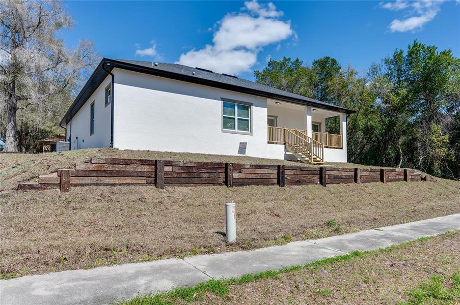Exterior details and patio area of a home in , Orange City (Image 35).