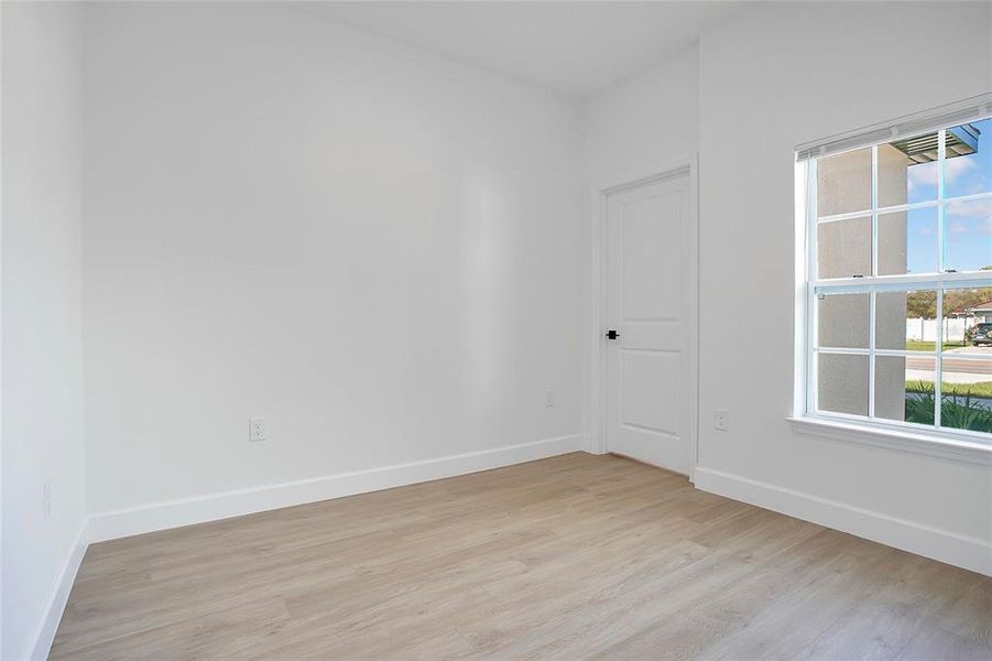 Spacious, unfurnished interior of a new home in , Ocala (Image 29).
