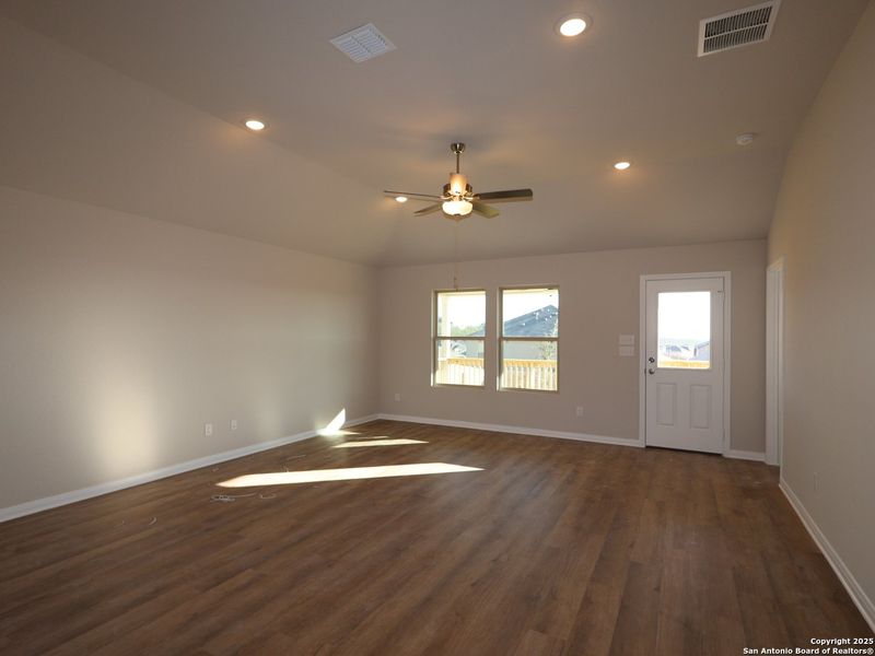 Spacious, unfurnished interior of a new home in Hunters Ranch, San Antonio (Image 32).