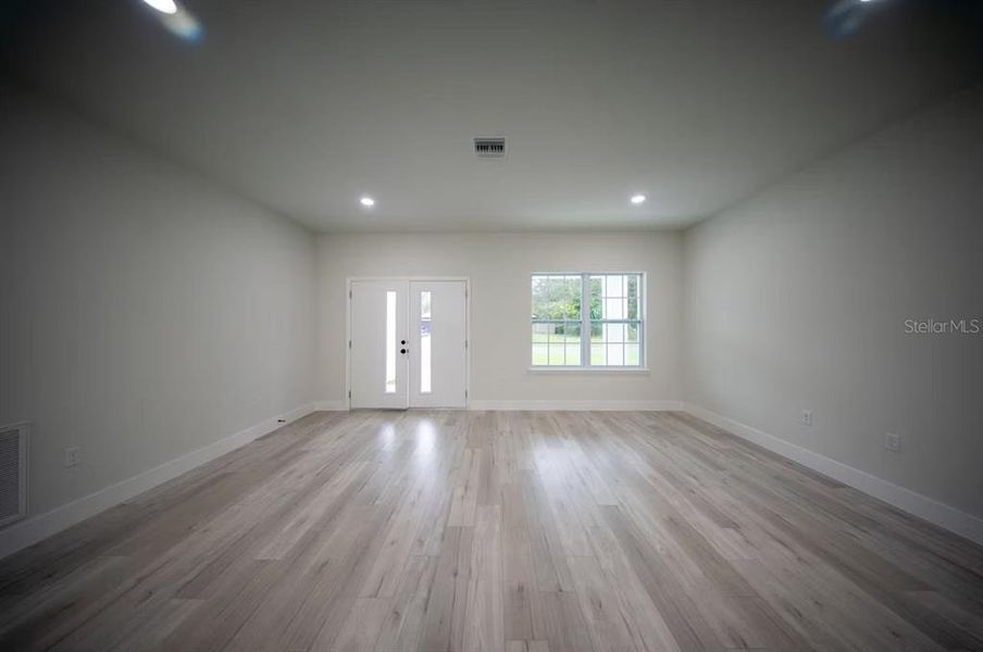Spacious, unfurnished interior of a new home in , Citrus Springs (Image 14).