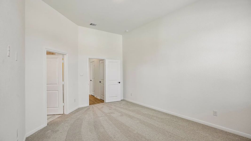 Spacious, unfurnished interior of a new home in Woodforest, Montgomery (Image 35).