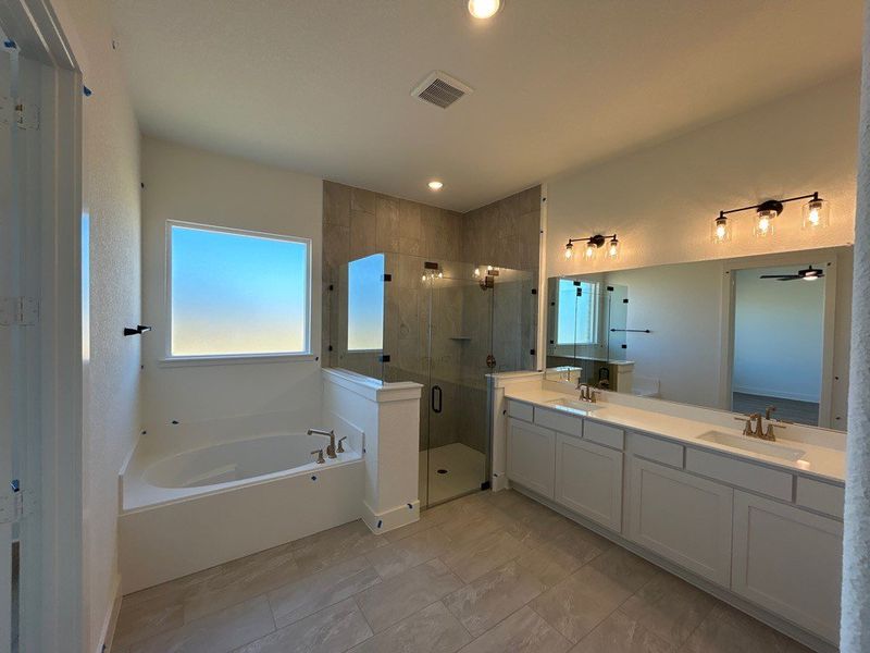 Furnished interior view inside a new home in Creekview Addition, Van Alstyne (Image 6).