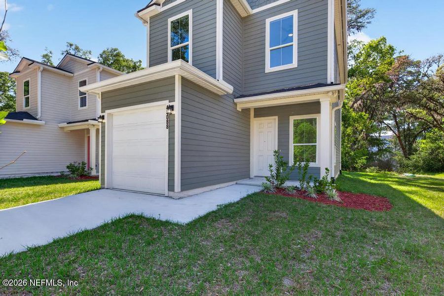 Exterior details and patio area of a home in , Jacksonville (Image 3).