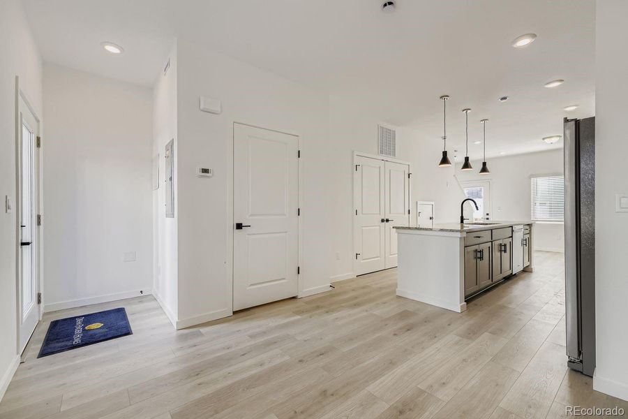 Dining Room/Kitchen Dining Room/Kitchen