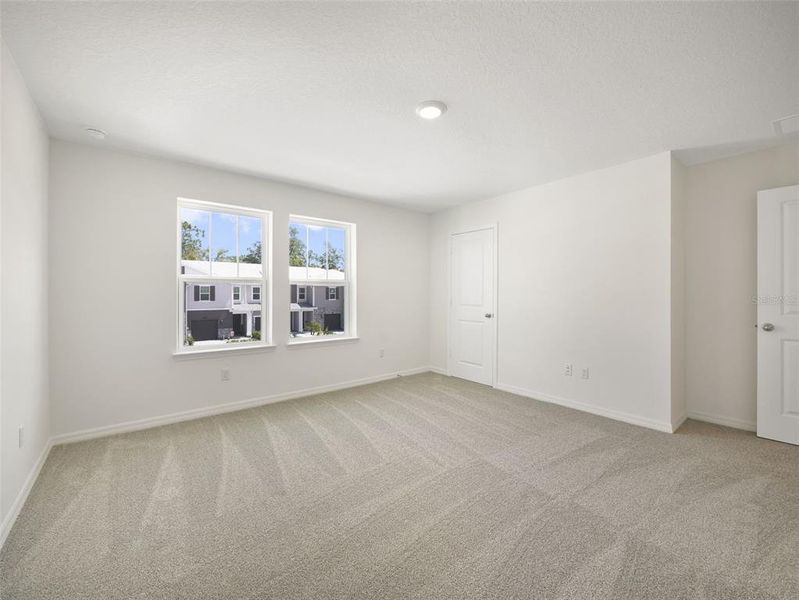 Spacious, unfurnished interior of a new home in Towns at Greenleaf, Oviedo (Image 16).