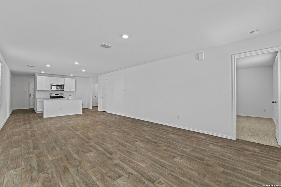 Spacious, unfurnished interior of a new home in Applewood, San Antonio (Image 13).