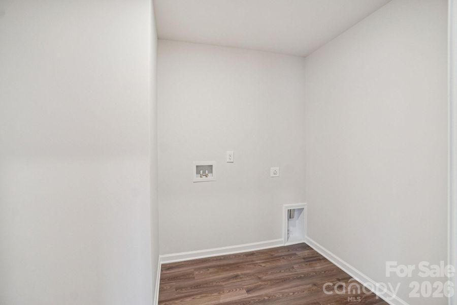 Spacious, unfurnished interior of a new home in Frey Creek, Spartanburg (Image 15).