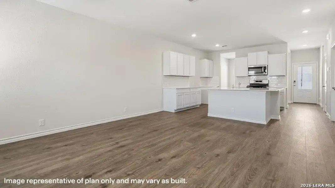 Spacious, unfurnished interior of a new home in Brookstone Creek, San Antonio (Image 36).