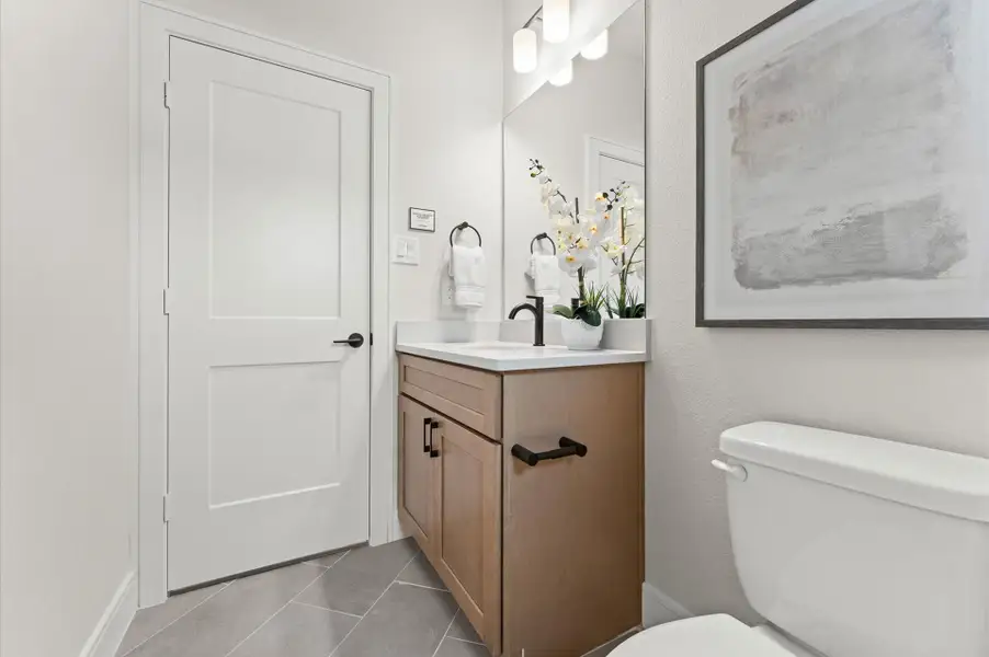 Representative furnished interior of a home built from the Plan 1458 by Faircroft Homes in Highland Gardens, Houston (Image 12).