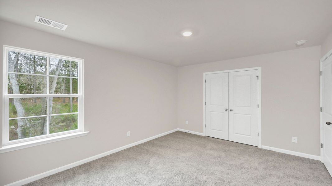 Spacious, unfurnished interior of a new home in Livingston Woods, Irmo (Image 34).