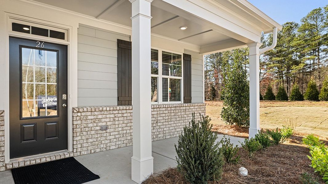 Exterior details and patio area of a home in Thompson Ridge, Dallas (Image 25).