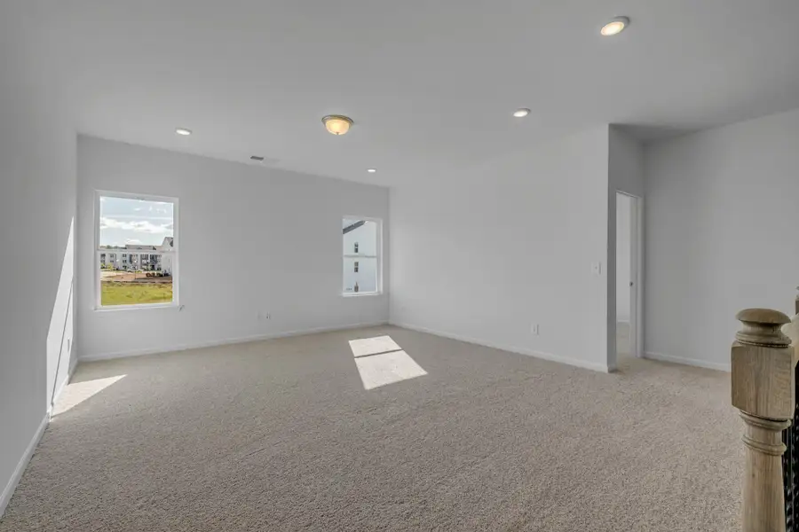 Spacious, unfurnished interior of a new home in Stratford Station, Lebanon (Image 17).