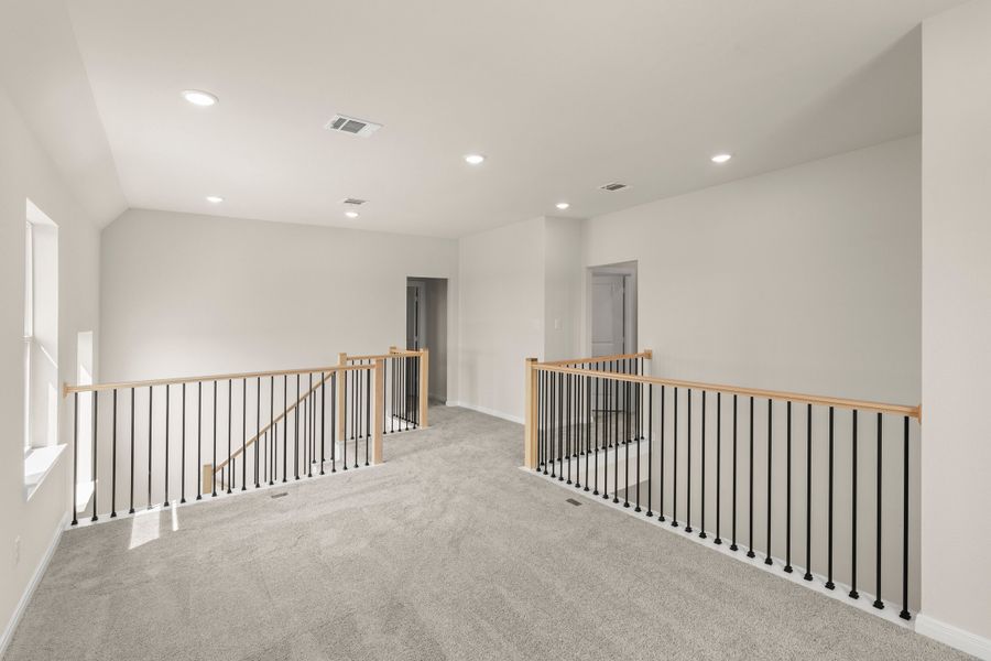 Spacious, unfurnished interior of a new home in Ten Mile Creek, Celina (Image 27).