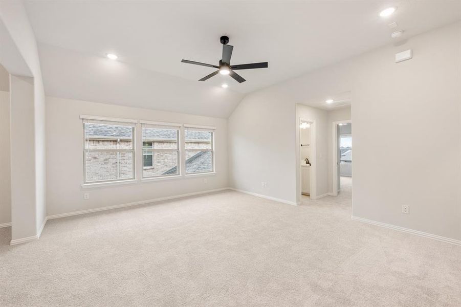 Spacious, unfurnished interior of a new home in Villages of Hurricane Creek, Anna (Image 27).