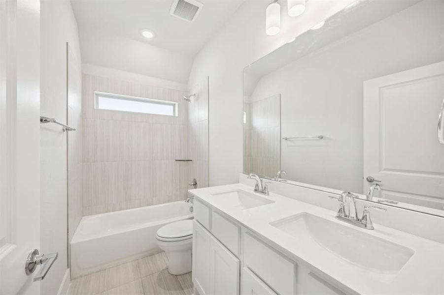 Furnished interior view inside a new home in Dove Hollow, Waxahachie (Image 10). Furnished interior view inside a new home in Dove Hollow, Waxahachie (Image 10).