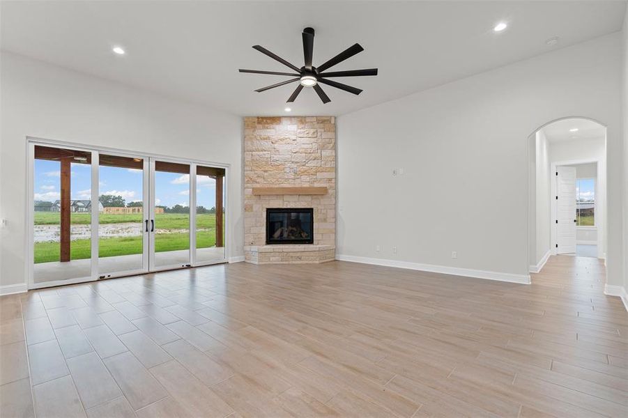 Spacious, unfurnished interior of a new home in Santana Ridge, Weatherford (Image 35).