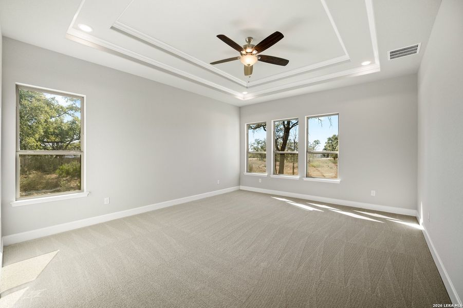 Spacious, unfurnished interior of a new home in Potranco Acres, Castroville (Image 12).