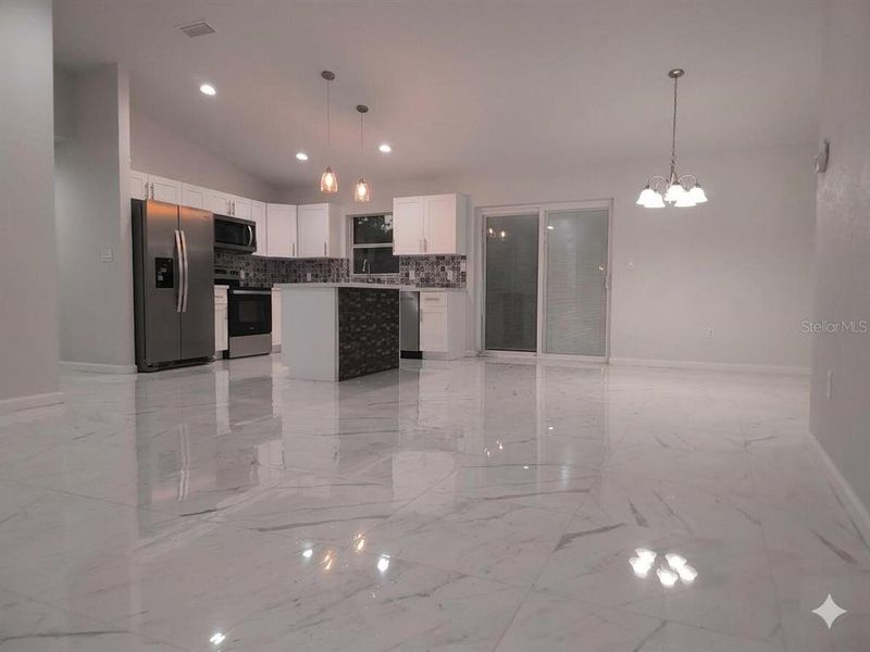 Spacious, unfurnished interior of a new home in , Sebring (Image 10).