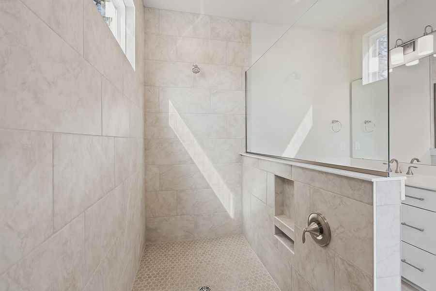 Image 26 of a home in Harbor Oaks Marina.