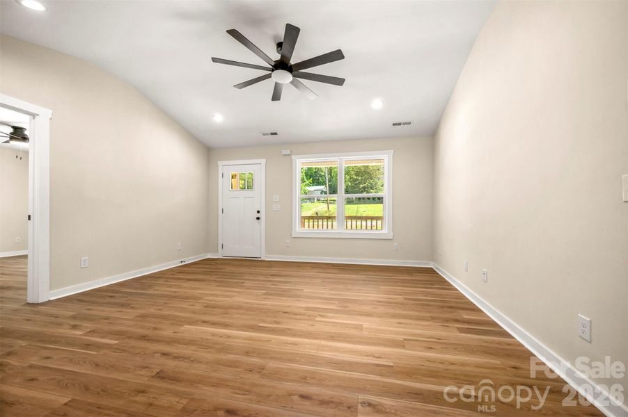 Spacious, unfurnished interior of a new home in , Bostic (Image 16).