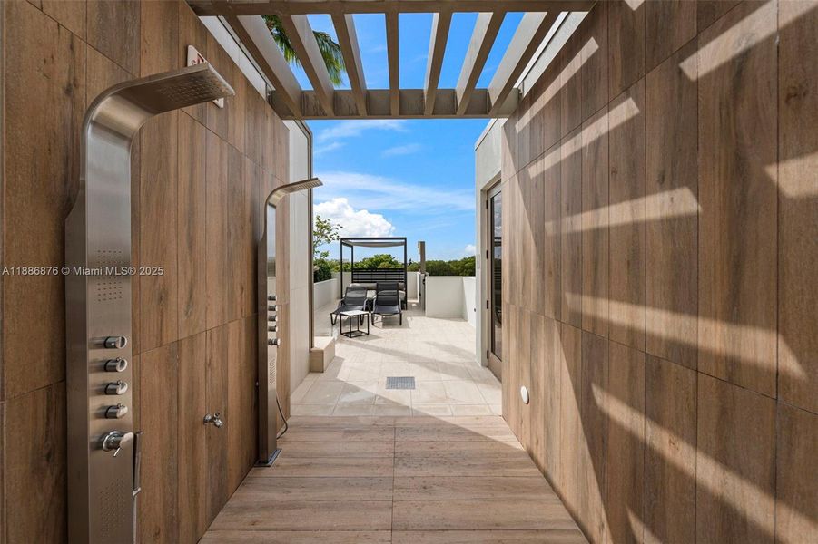 Outdoor Showers Outdoor Showers