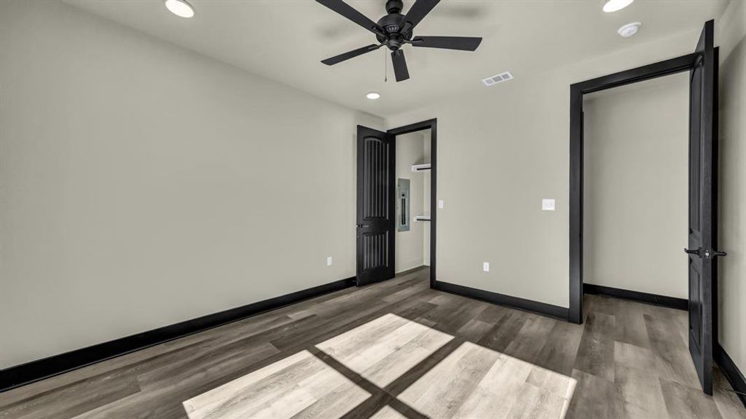 Spacious, unfurnished interior of a new home in Saddle Crest Estates, Weatherford (Image 28).