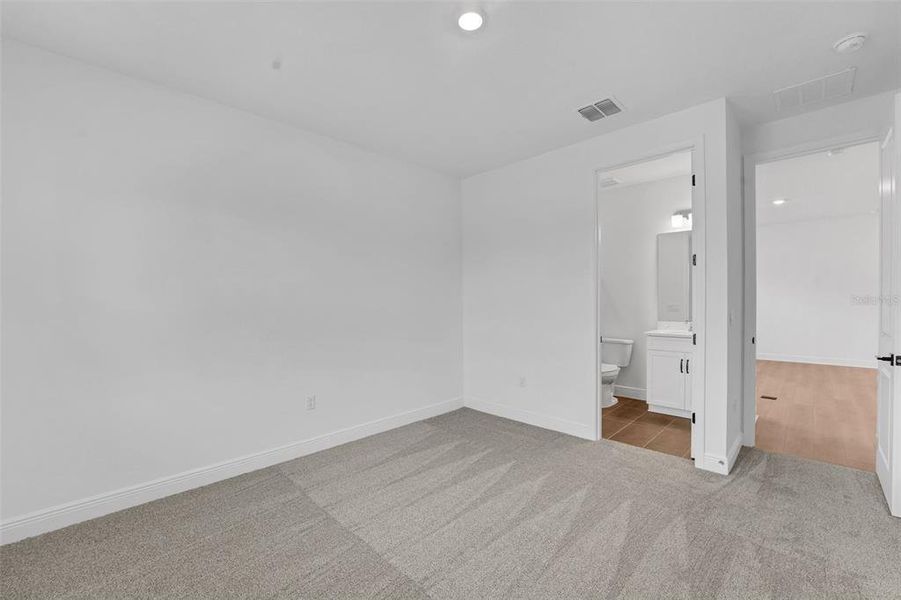 Spacious, unfurnished interior of a new home in Palms at Windermere, Windermere (Image 39).