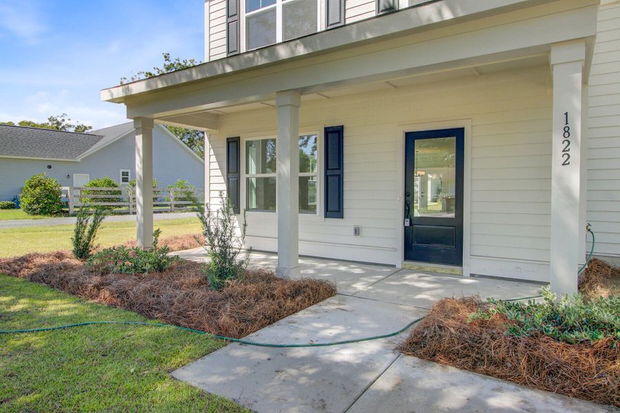 Exterior details and patio area of a home in , Charleston (Image 15).