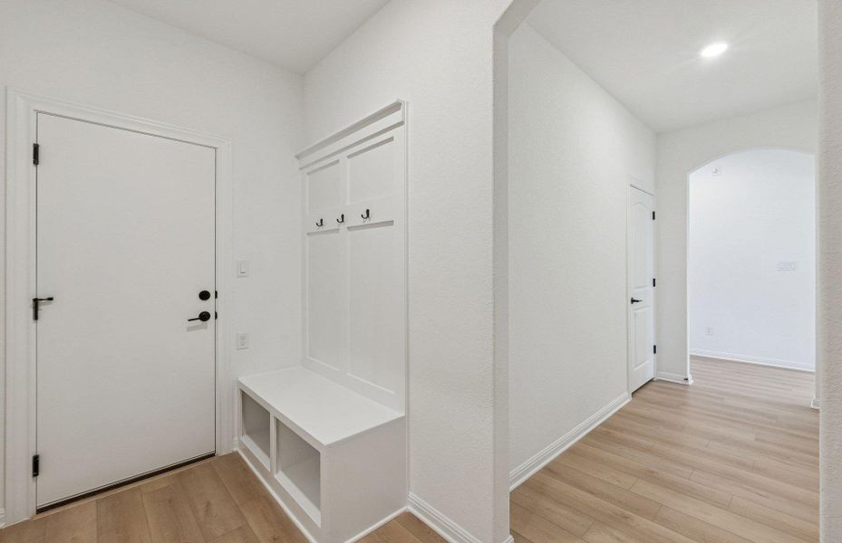 Spacious, unfurnished interior of a new home in Saddleback at Santa Rita Ranch, Liberty Hill (Image 25).